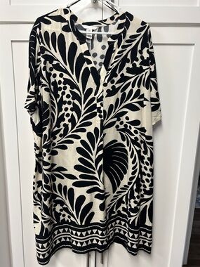 H&M Black and Cream Floral Print Tunic Dress- runs big